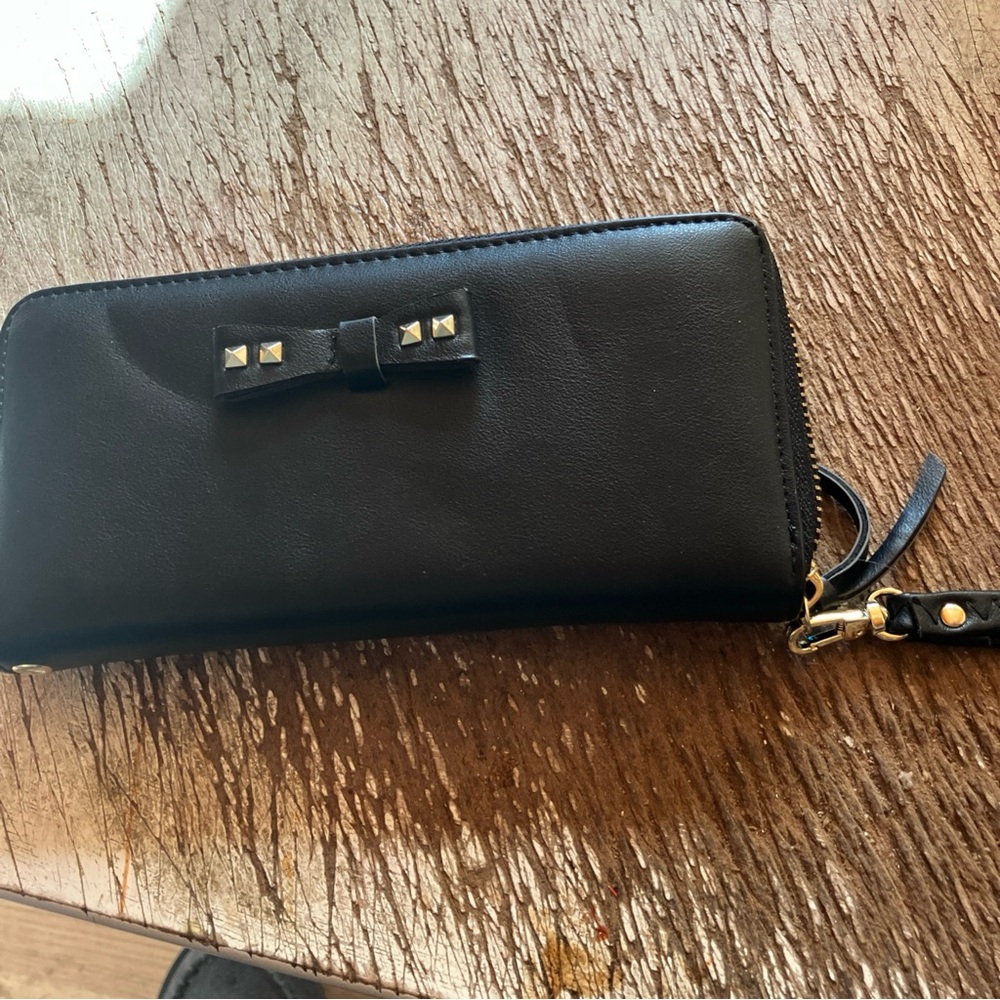 Chic Black Women's Wallet with Bow Accent
